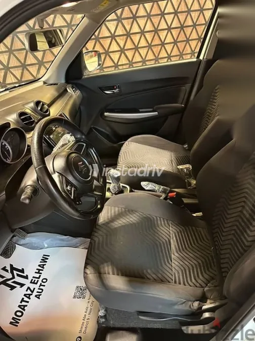 Suzuki Swift 2022 White Used for Sale - 7