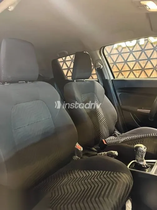 Suzuki Swift 2022 White Used for Sale - 8