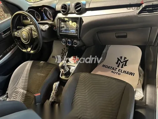 Suzuki Swift 2022 White Used for Sale - 9