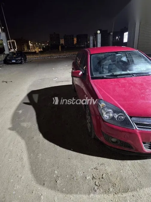 اوبل أسترا 2008 أحمر مستعملة للبيع - 2