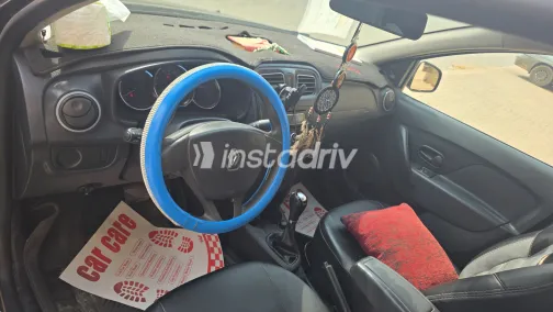 رينو لوجان 2016 أبيض مستعملة للبيع - 4