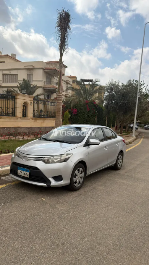 تويوتا ياريس 2015 أبيض مستعملة للبيع - 5
