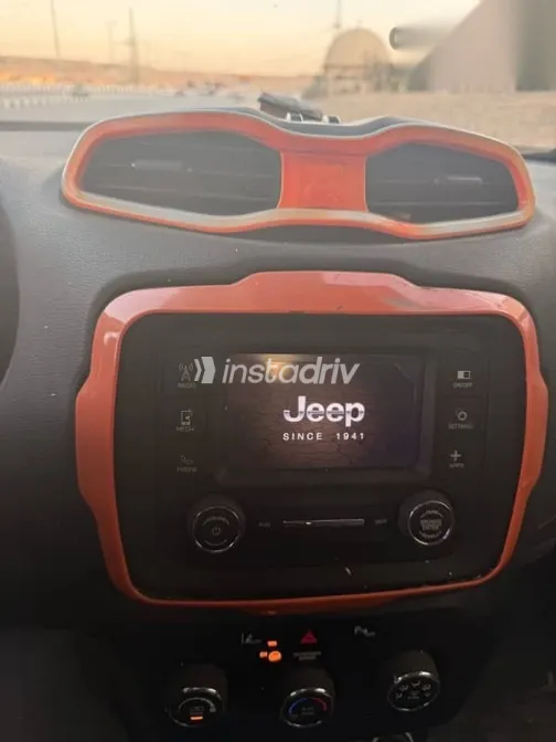 Jeep Renegade 2021 White Used for Sale - 2