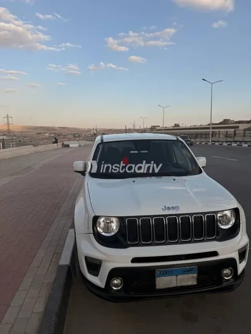 Jeep Renegade 2021 White Used for Sale - 7