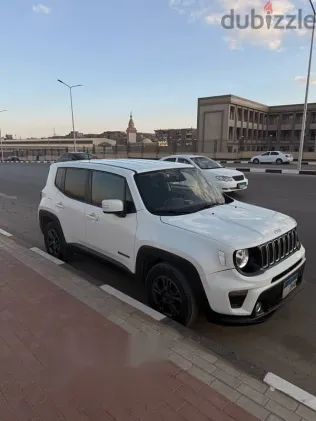 Jeep Renegade 2021 White Used for Sale