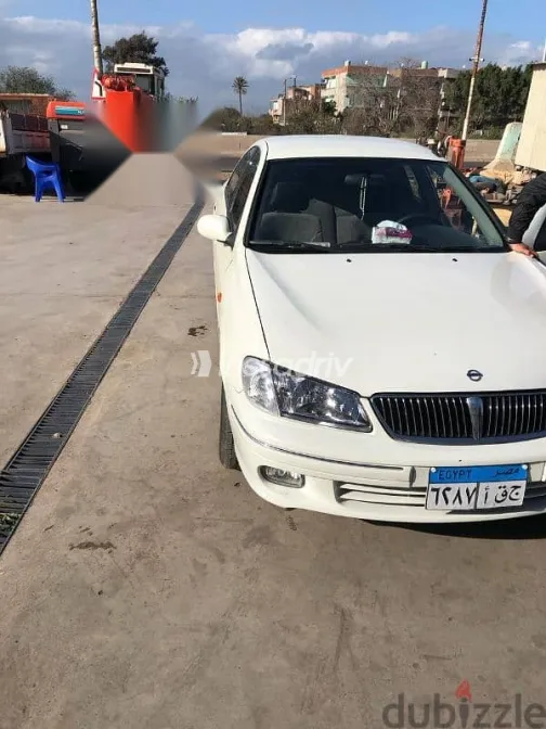 نيسان صنى 2003 أبيض مستعملة للبيع - 3