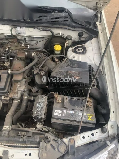 نيسان صنى 2003 أبيض مستعملة للبيع - 4