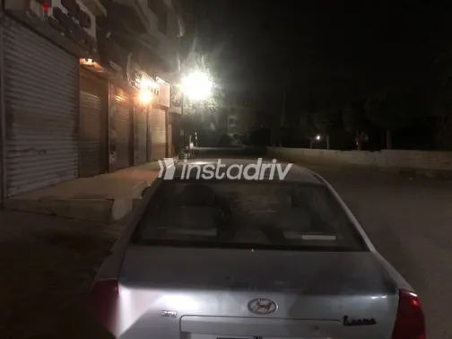 هيونداي فيرنا 2004 أزرق غامق مستعملة للبيع - 3