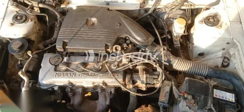 نيسان صنى 2000 أبيض مستعملة للبيع - 2