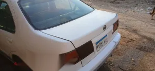 نيسان صنى 2000 أبيض مستعملة للبيع