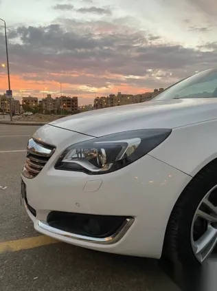 اوبل أنسيجنيا 2016 أبيض مستعملة للبيع