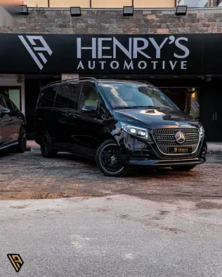 مرسيدس 300 2026 أسود جديدة للبيع