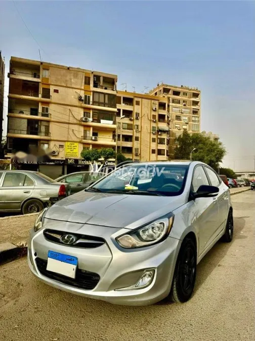 هيونداي اكسنت RB 2017 فضي مستعملة للبيع - 1