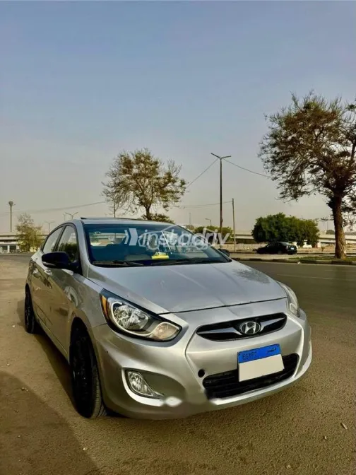 هيونداي اكسنت RB 2017 فضي مستعملة للبيع - 2