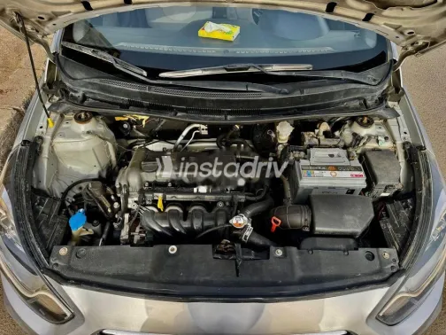 هيونداي اكسنت RB 2017 فضي مستعملة للبيع - 3