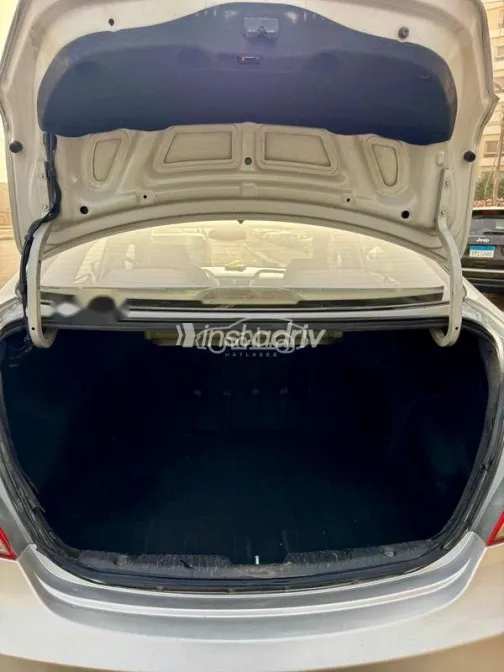 هيونداي اكسنت RB 2017 فضي مستعملة للبيع - 4