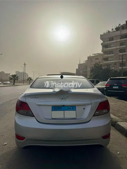 هيونداي اكسنت RB 2017 فضي مستعملة للبيع - 6