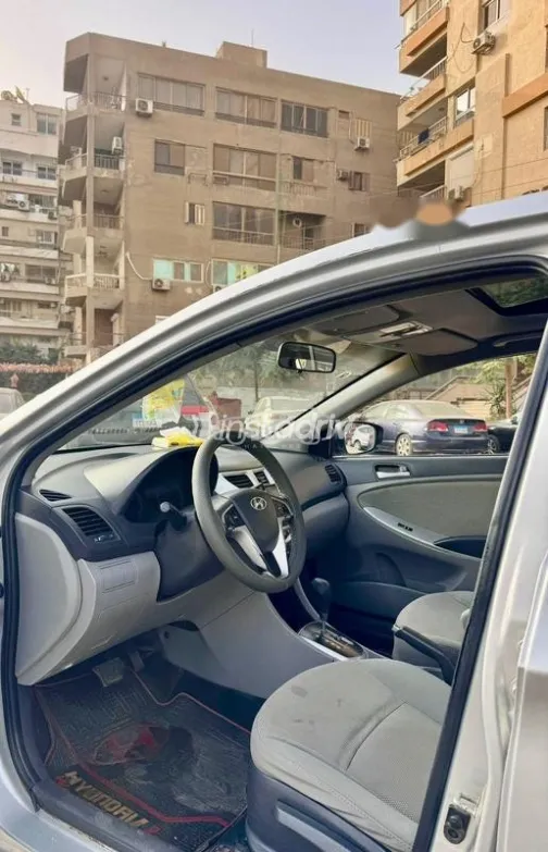 هيونداي اكسنت RB 2017 فضي مستعملة للبيع - 7