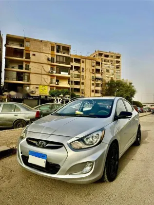 هيونداي اكسنت RB 2017 فضي مستعملة للبيع