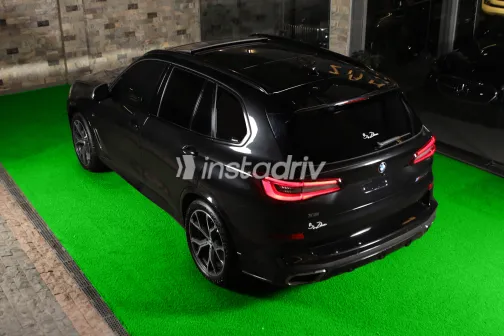 بي ام دبليو X5 2021 أبيض مستعملة للبيع - 1