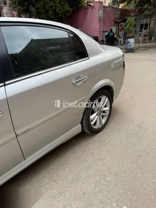 اوبل فيكترا 2008 فضي مستعملة للبيع - 7