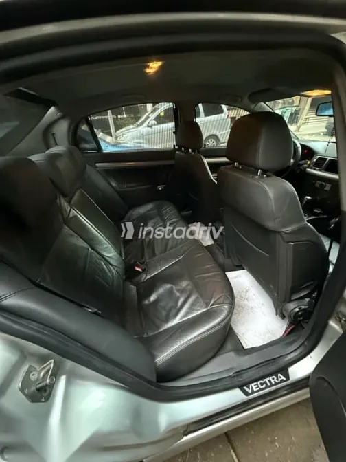 اوبل فيكترا 2008 فضي مستعملة للبيع - 9