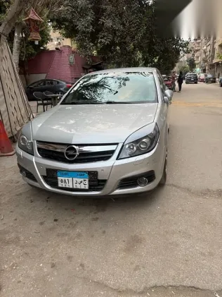 اوبل فيكترا 2008 فضي مستعملة للبيع