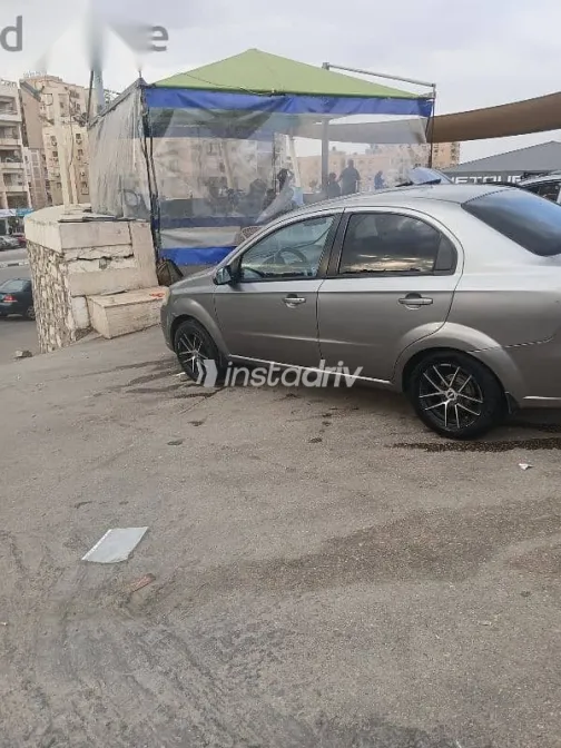 شيفروليه افيو 2013 رمادي مستعملة للبيع - 4