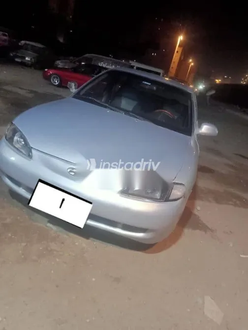 هيونداي إلنترا 1998 فضي مستعملة للبيع - 1