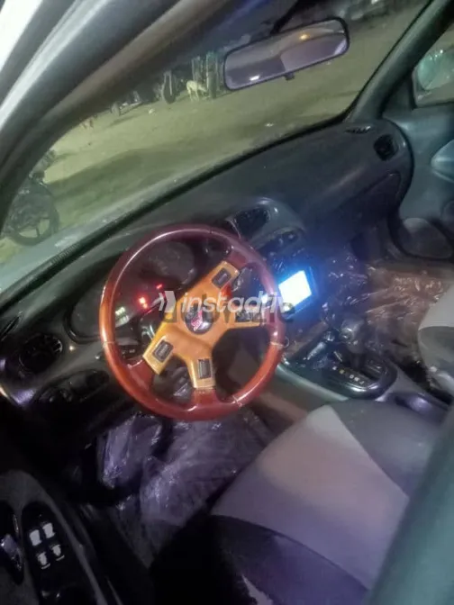 هيونداي إلنترا 1998 فضي مستعملة للبيع - 2