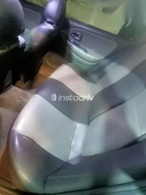 هيونداي إلنترا 1998 فضي مستعملة للبيع - 3