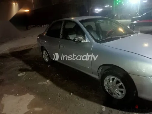 هيونداي إلنترا 1998 فضي مستعملة للبيع - 9