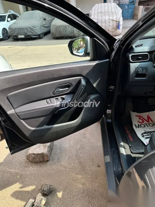 رينو داستر 2021 أسود مستعملة للبيع - 6