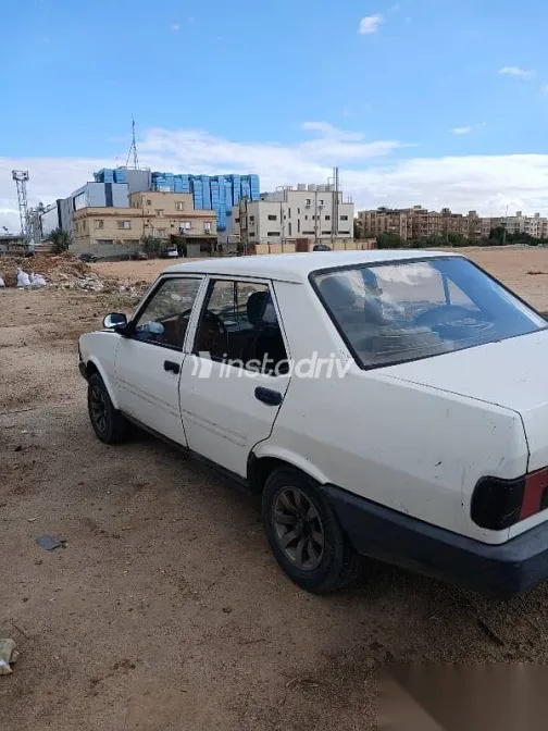 فيات شاهين 2001 أبيض مستعملة للبيع - 1