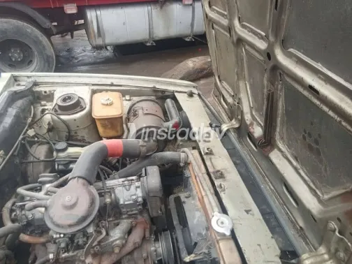 فيات شاهين 2001 ذهبي مستعملة للبيع - 4