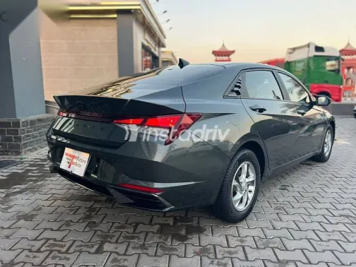 هيونداي افانتي 2021 رمادي مستعملة للبيع - 6