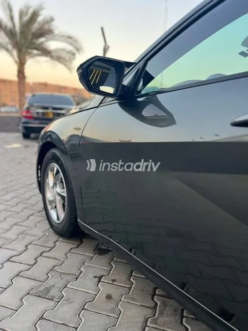 هيونداي افانتي 2021 رمادي مستعملة للبيع - 7