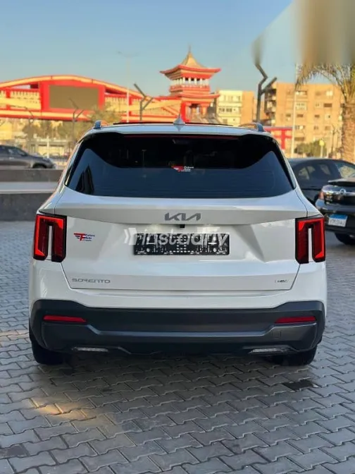Kia Sorento 2025 White Used for Sale - 5