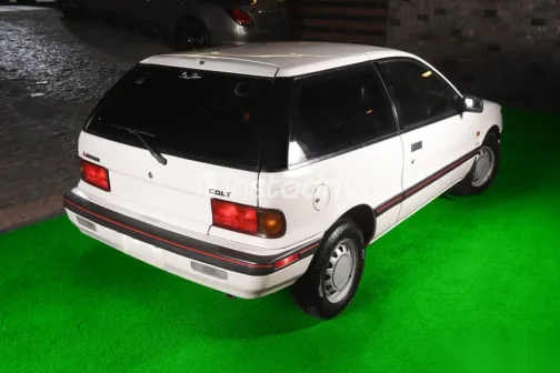 ميتسوبيشي كولت 1990 أبيض مستعملة للبيع - 5