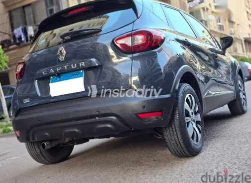Renault Captur 2019 Gray Used for Sale - 3