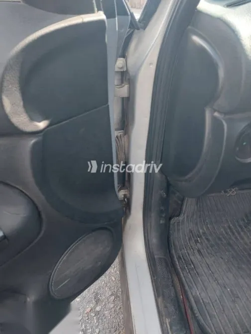 فولكس فاغن باسات 1999 فضي مستعملة للبيع - 1