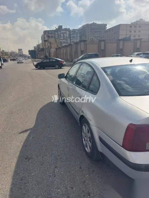 فولكس فاغن باسات 1999 فضي مستعملة للبيع - 7