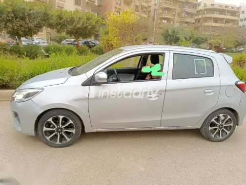 ميتسوبيشي ميراج 2024 فضي مستعملة للبيع - 1