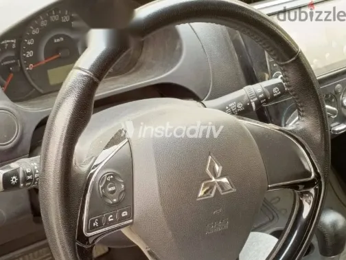 ميتسوبيشي ميراج 2024 فضي مستعملة للبيع - 9