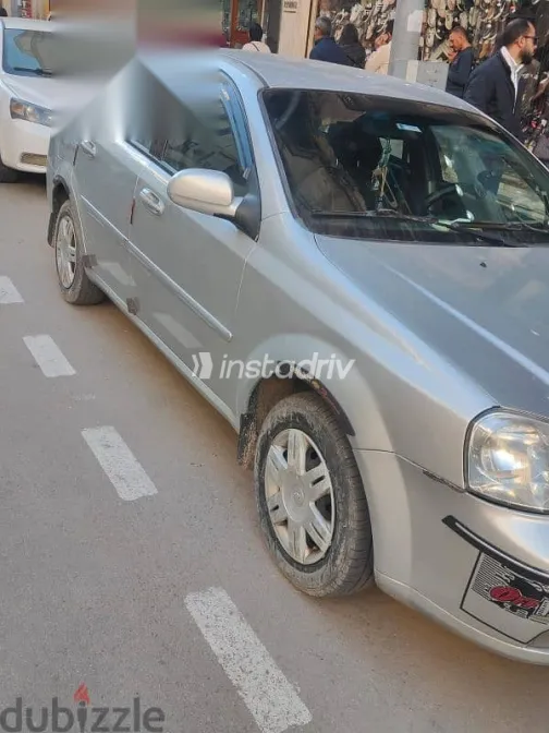 شيفروليه أوبترا 2010 فضي مستعملة للبيع - 1