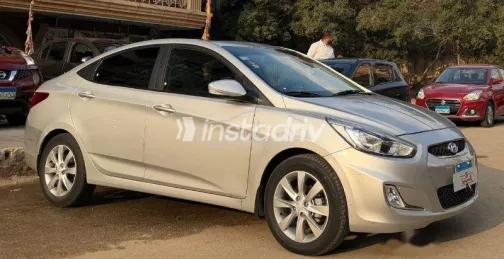 هيونداي اكسنت RB 2025 فضي مستعملة للبيع - 2