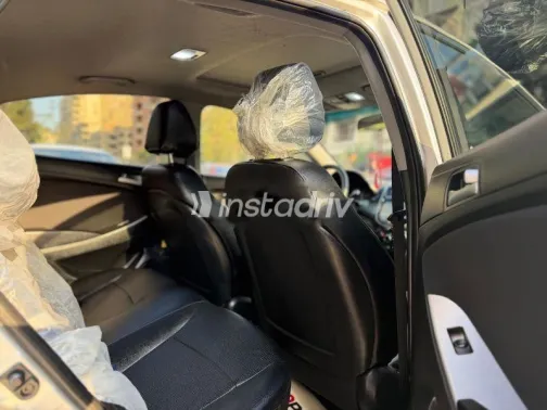 هيونداي اكسنت RB 2025 فضي مستعملة للبيع - 3