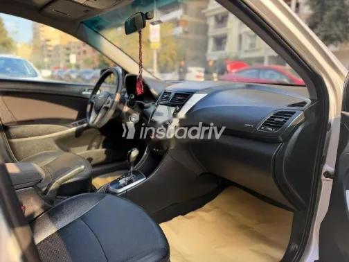 هيونداي اكسنت RB 2025 فضي مستعملة للبيع - 4