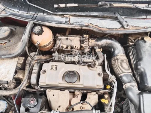 بيجو 206 2002 أحمر غامق مستعملة للبيع - 2