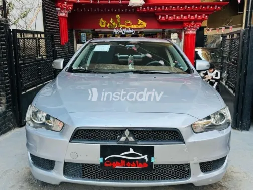 ميتسوبيشي لانسر 2015 فضي مستعملة للبيع - 1